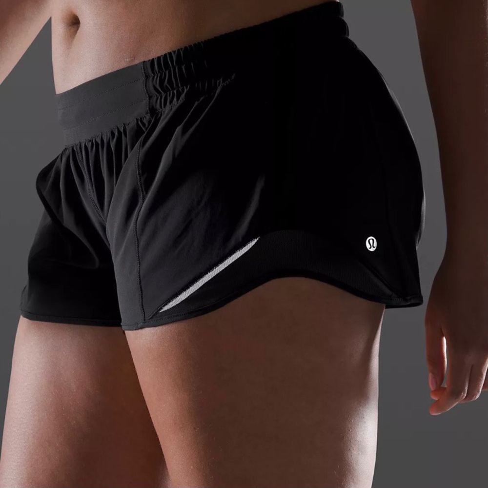 Lululemon Black Hotty Hot Shorts 2.5” sz 4
